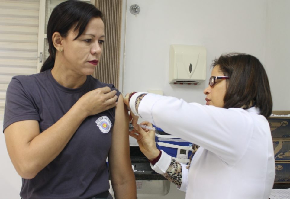 Campanha contra a gripe é estendida aos policiais civis e militares