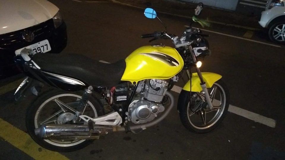 PM localiza moto furtada com suspeito na zona Sul