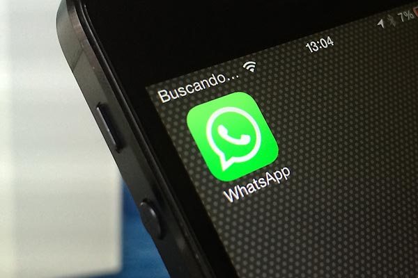 Facebook tenta ganhar dinheiro com WhatsApp