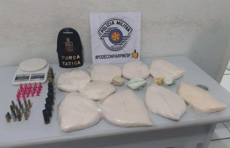 Rapaz é preso com oito quilos de pasta base de cocaína