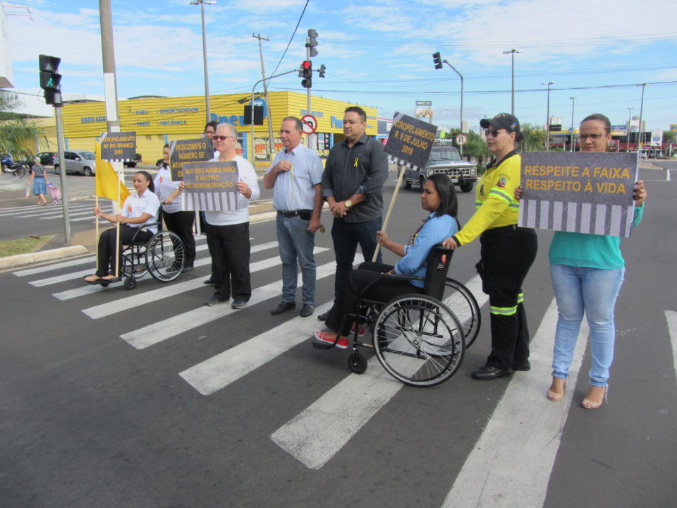 Ações em cruzamentos movimentam o Maio Amarelo em Marília