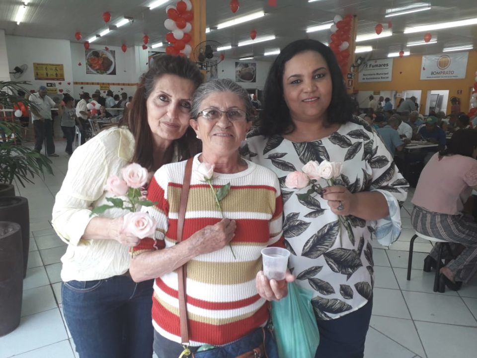 Bom Prato realiza almoço especial em homenagem ao Dia das Mães