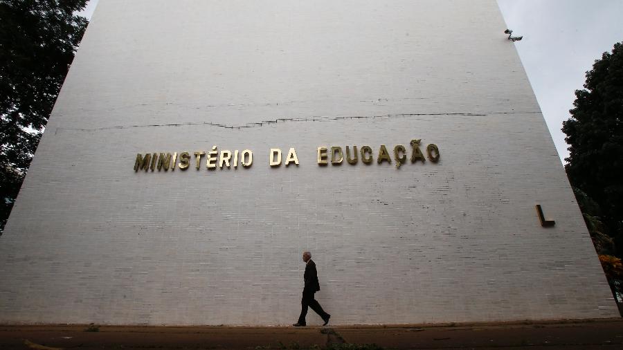 Capes mantém bloqueio de 3,5 mil bolsas e reabre outras 1,3 mil