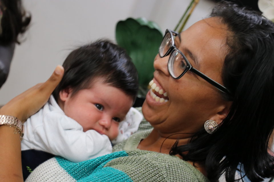 Emoção marca o encontro entre famílias doadoras e receptoras de leite