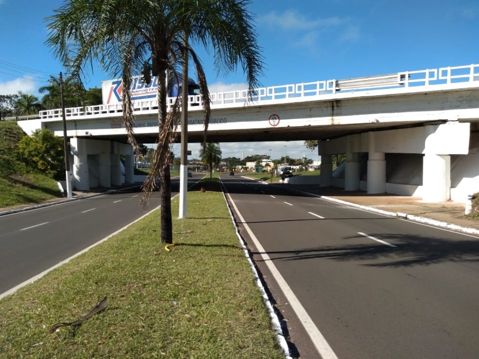 Reforma em alças do viaduto da João Ramalho altera tráfego até quarta