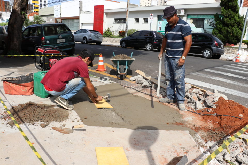 Prefeito dá início à construção de 118 rampas de acessibilidade