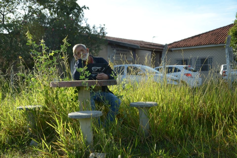 Moradores pedem revitalização de área abandonada