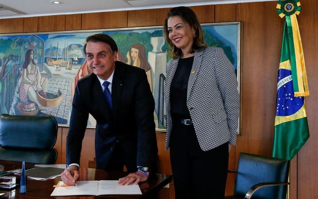 Bolsonaro sanciona mudanças que fortalecem Maria da Penha