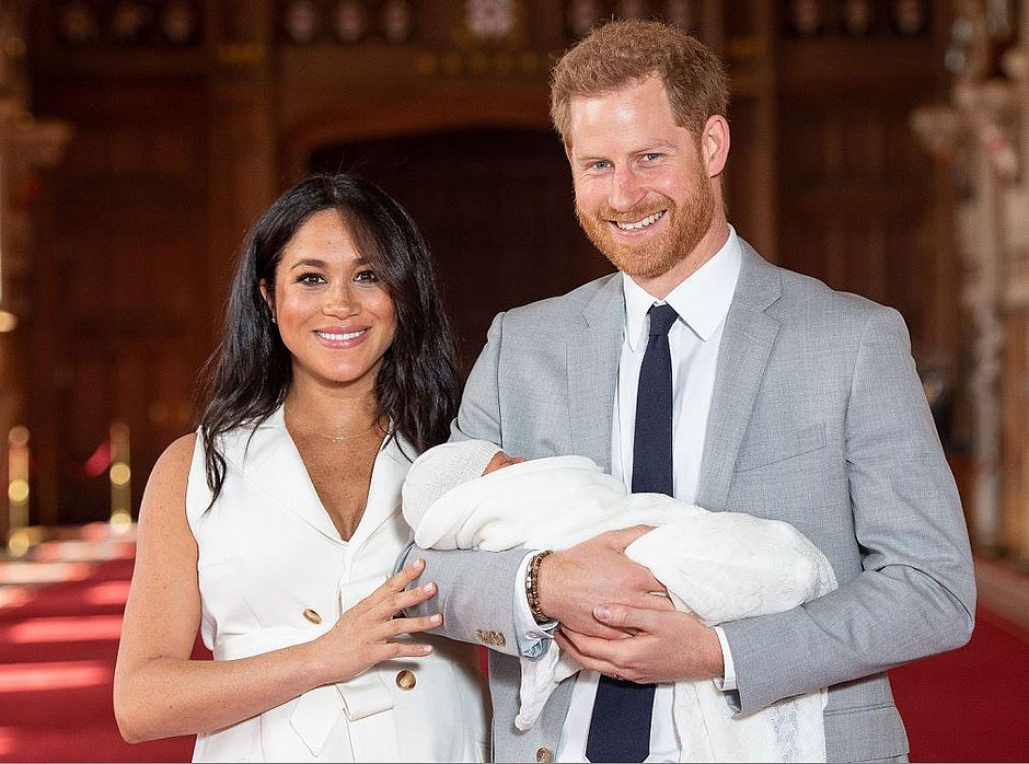 Filho de Meghan Markle e príncipe Harry é apresentado ao mundo