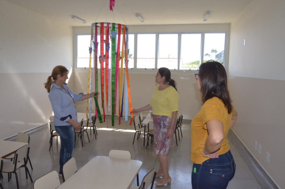 Primeira-dama ajuda na adaptação de crianças na zona Norte