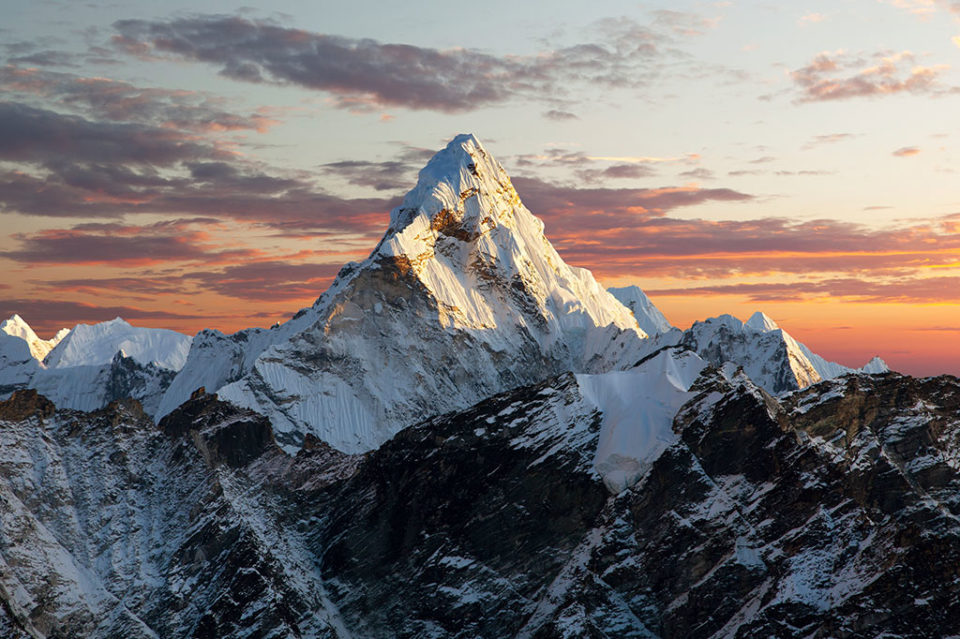 Temporada de escaladas no Everest registra 11ª morte em 2019