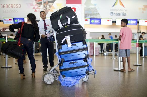 Câmara aprova MP das aéreas e retoma franquia mínima de bagagem