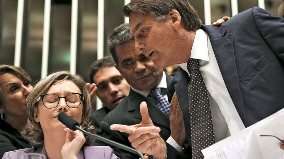 Juíza dá 15 dias para Bolsonaro pagar R$ 10 mil a Maria do Rosário