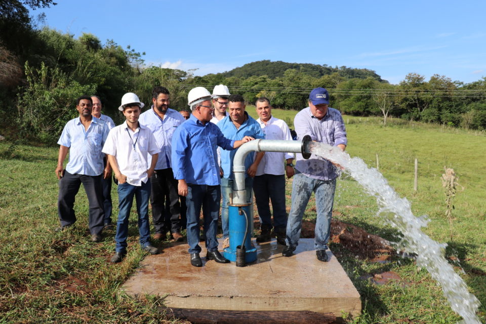 Prefeito coloca em funcionamento oitavo poço da gestão