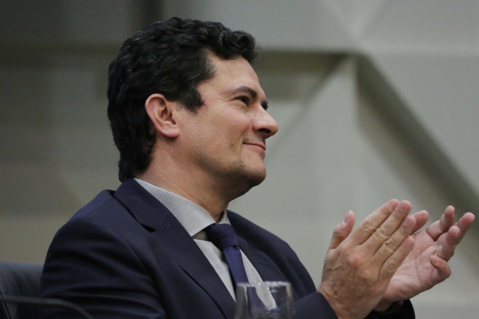 Sergio Moro elogia manifestações no Twitter