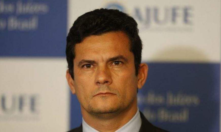 Moro demite delegado da PF investigado por receber propina