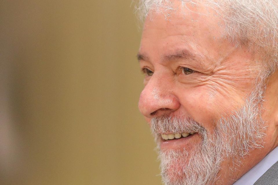 Lula está apaixonado e pretende se casar, afirma ex-ministro