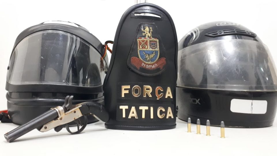 PM prende jovem com arma de fogo que seria utilizada em assalto