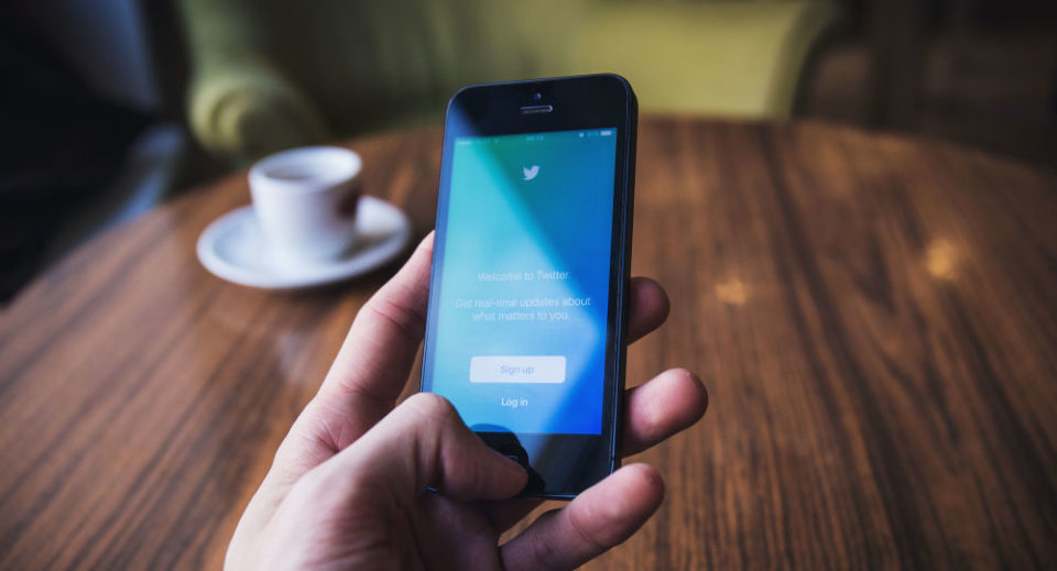 Twitter vai restringir alcance de tuítes ‘abusivos’ publicados por políticos