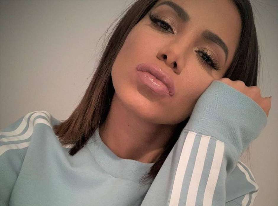 ‘Desisto de entender o povo’, diz Anitta após críticas