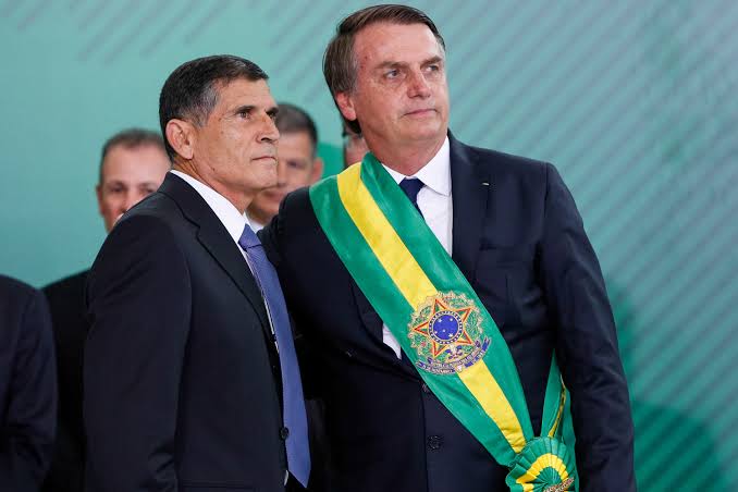 Bolsonaro demite terceiro militar em uma semana