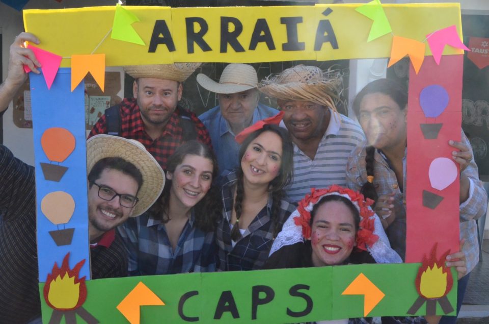 Caps promove festa junina com pacientes e familiares