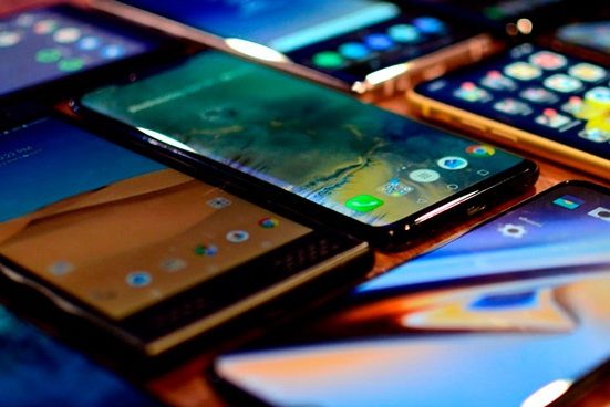 Vendas de smartphones devem cair no Brasil este ano, diz IDC