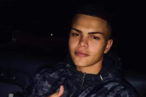 Adolescente é morto a tiros por vizinho após discussão por pipa