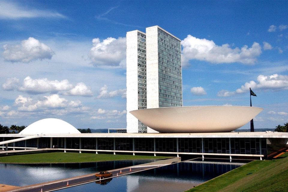 Vetos do governo viram alvo do Congresso