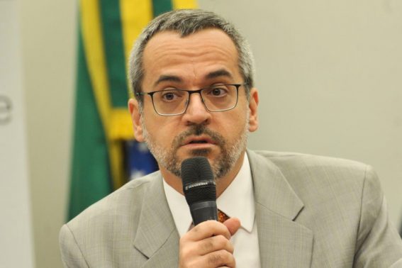 Enem 2019 está garantido, diz ministro