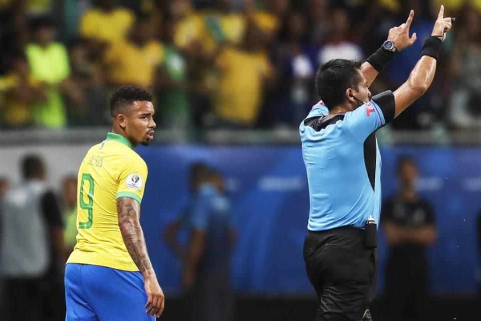 Com 2 gols anulados pelo VAR, Brasil empata com a Venezuela