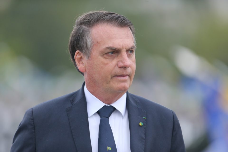 Bolsonaro entrega projeto que dobra limite de pontos na CNH