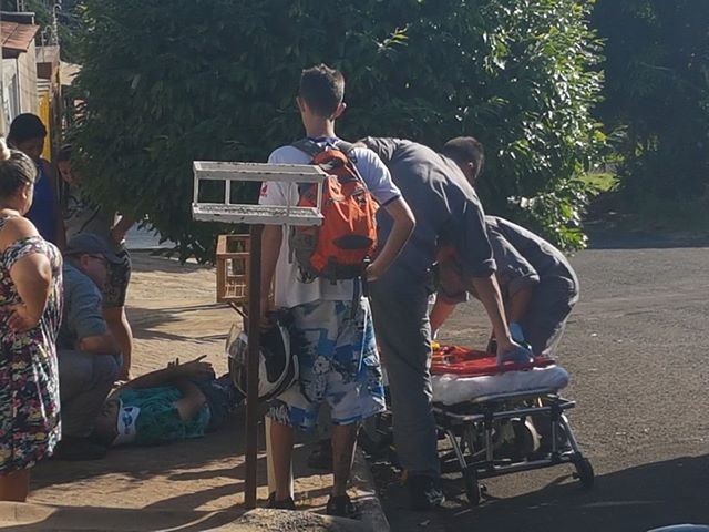 Homem sofre acidente de moto na zona Sul