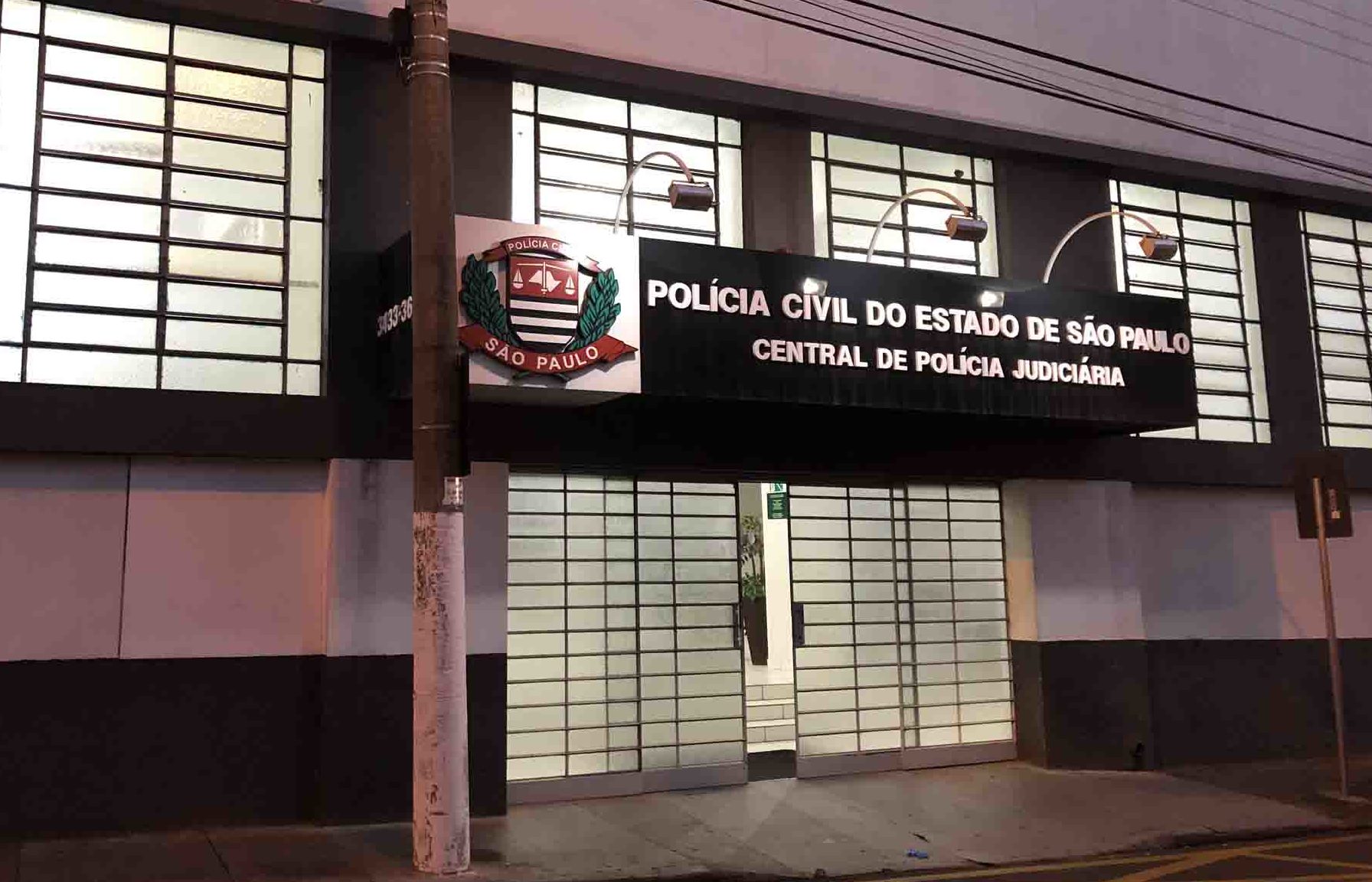 Mecânico perde ônibus e tenta passar a noite no ponto, mas é assaltado na madrugada