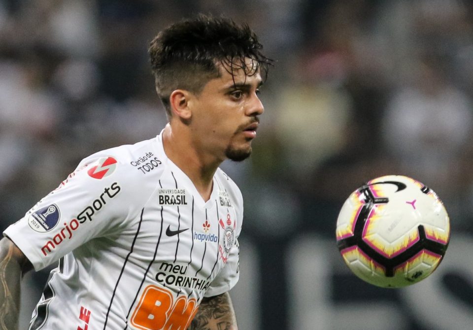 Fagner desfalcará Corinthians contra o Flamengo pela Copa do Brasil
