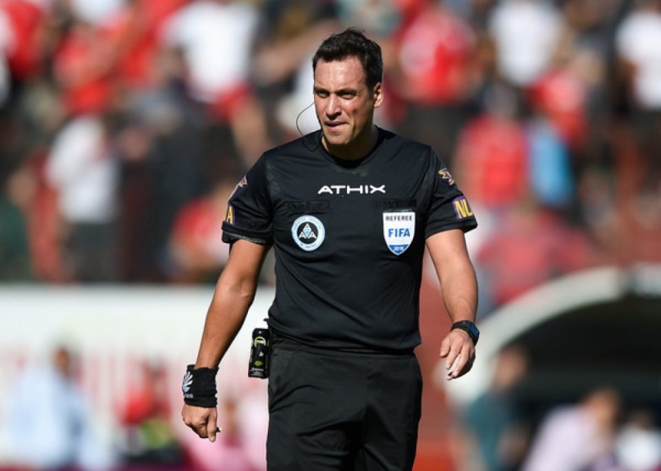 Árbitro argentino construtor de piscinas vai apitar Peru x Brasil