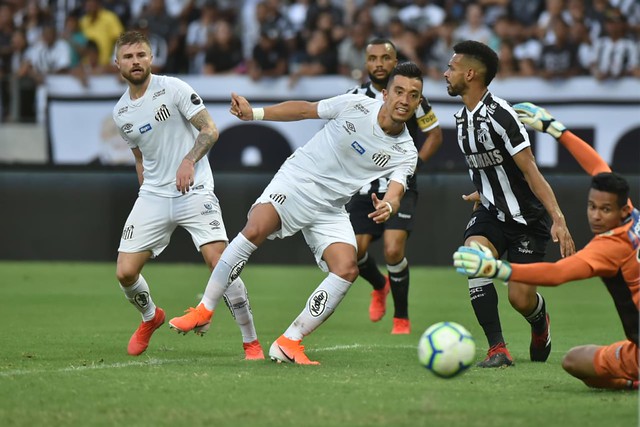 Santos volta a vencer após jejum de três jogos
