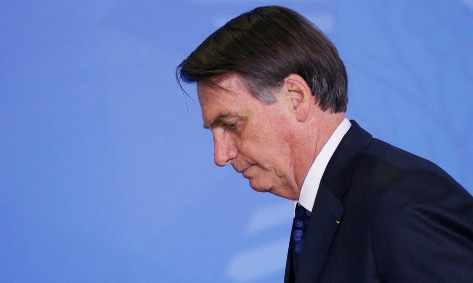 Bolsonaro revoga decretos, mas ainda vai definir quem poderá ter arma