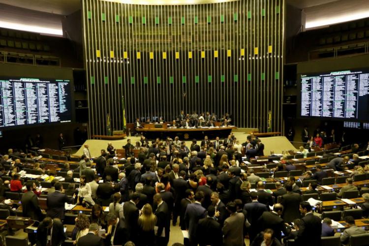 Maia quer votar texto-base da reforma na madrugada desta quarta