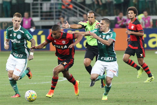 Palmeiras e Flamengo concentram 24% das receitas no Brasil