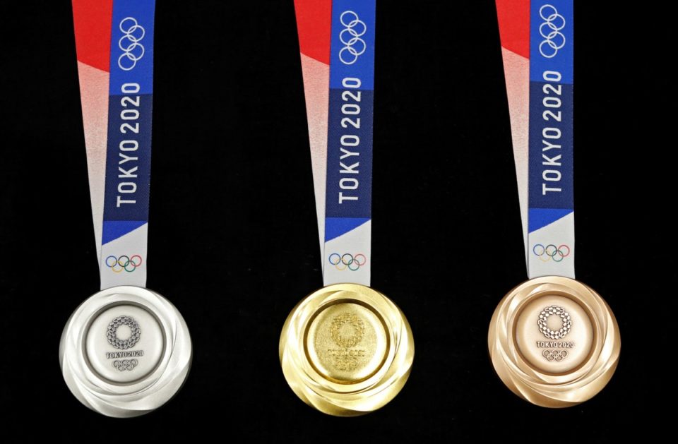 Tóquio-2020 apresenta medalhas e começa contagem regressiva