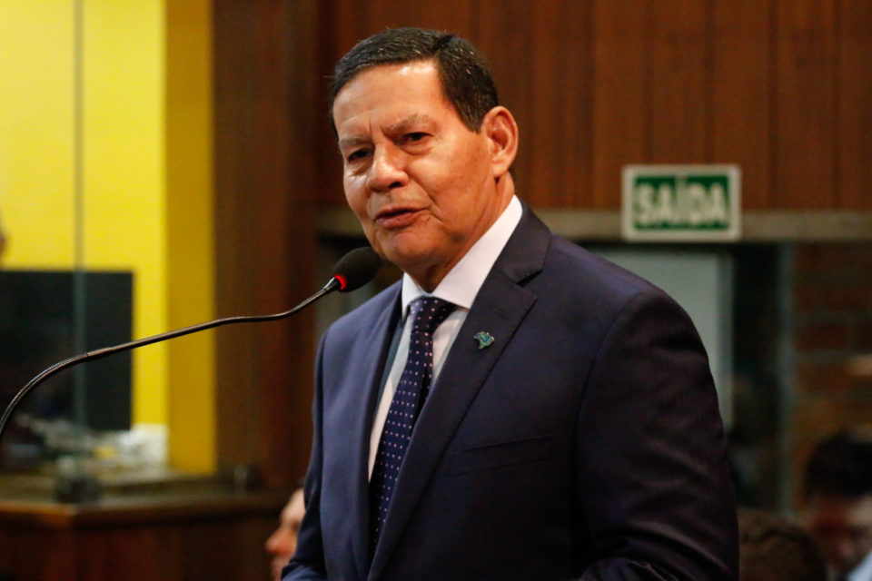 Não há problema se tiver novo vice em 2022, diz Mourão