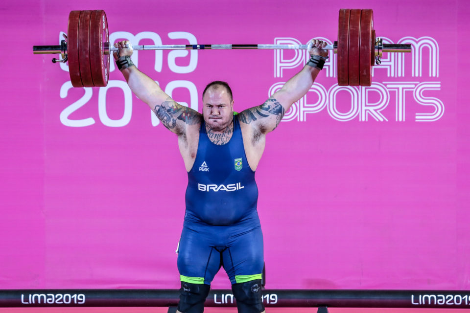Fernando Reis garante o tricampeonato no levantamento de peso do Pan