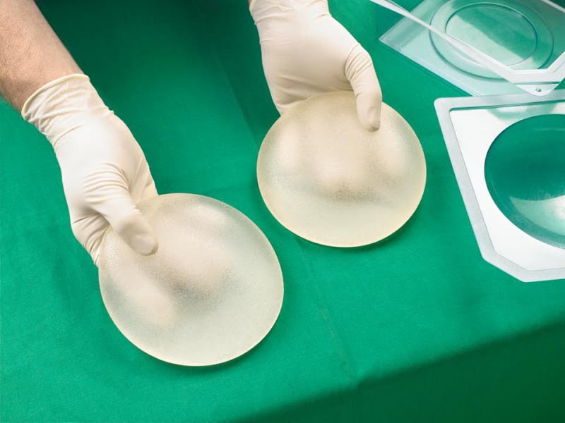 Fabricante anuncia recall mundial de implantes de silicone