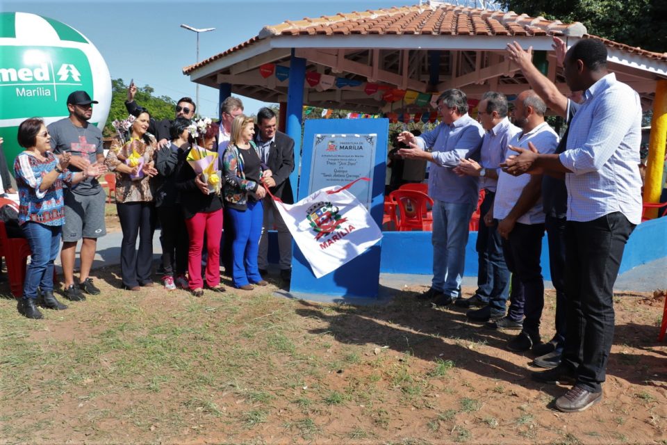 Prefeitura entrega obras da praça e melhorias em Dirceu