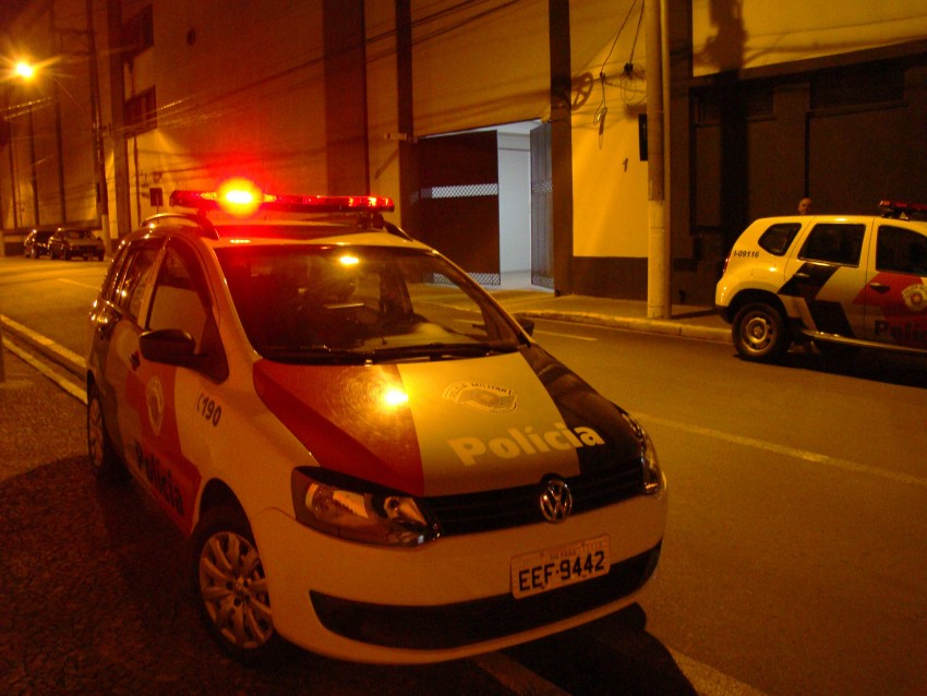 Carro com som alto fura bloqueio da PM no Maracá