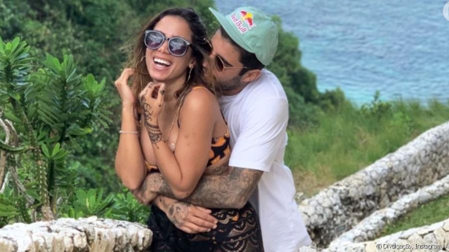 Anitta revela que ficou com Pedro Scooby há 3 anos