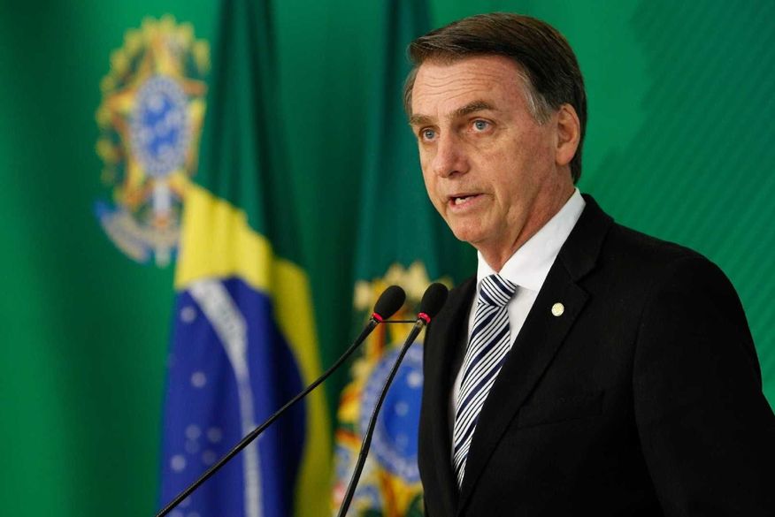 Celulares usados por Bolsonaro foram alvos de hackers presos