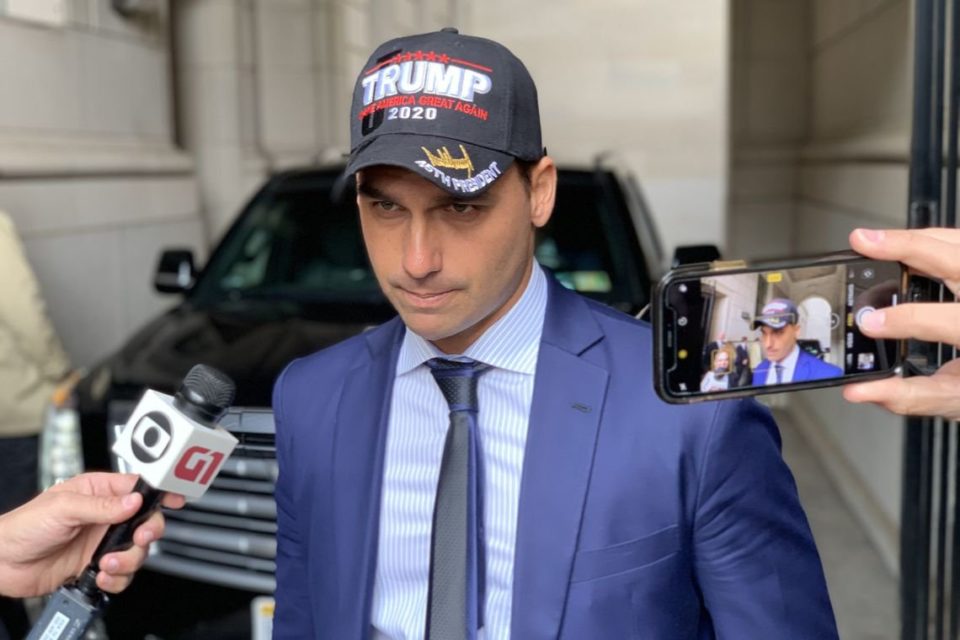 Pesquisa mostra que 53% são contra indicação de Eduardo