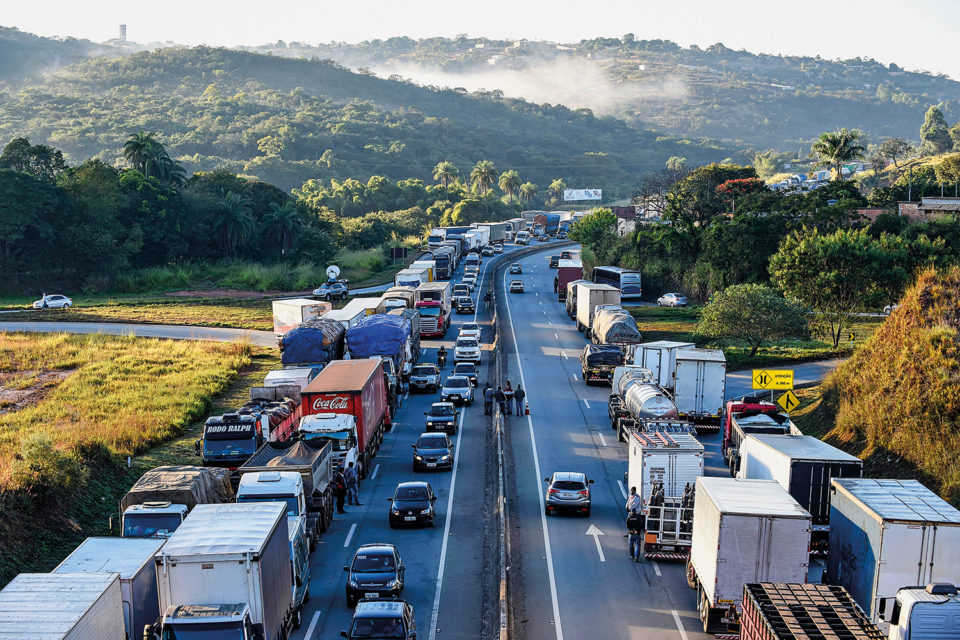 Ministro diz a caminhoneiros que tabela do frete será suspensa